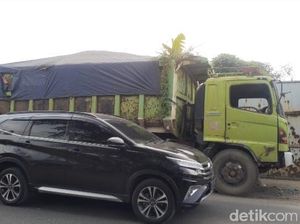 Warga Keluhkan Truk Terbengkalai yang Ditumbuhi Pohon Pisang: Mengganggu!