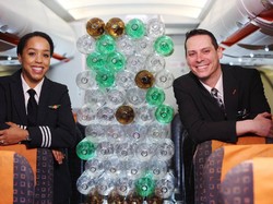 Unik, Maskapai Ini Punya Seragam dari Botol Plastik