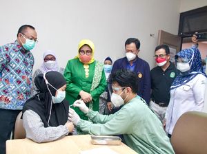 Ratusan Ibu Hamil Jalani Vaksinasi COVID-19 di RSHS Bandung Ratusan Ibu Hamil Jalani Vaksinasi COVID-19 di RSHS Bandung