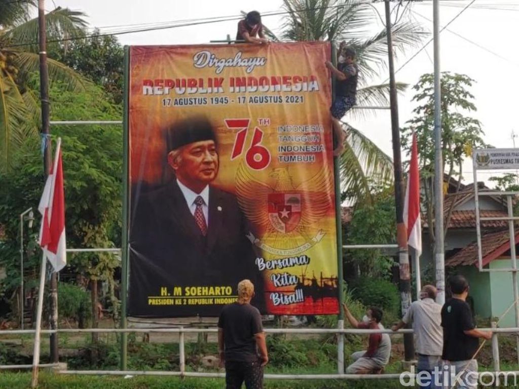 Makin Ramai! Foto Soeharto Ikut Ramaikan Perang Baliho