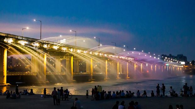 Banpo Bridge Park A crowd watches Banpo Bridge rainbow fountain at dusk on the Han River in Seoul, South Korea