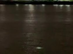 Viral Cahaya Misterius Muncul dari Dalam Air