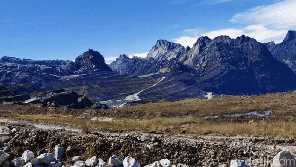 Pesona Pegunungan Tembagapura Tambang Emas Terbesar di Dunia