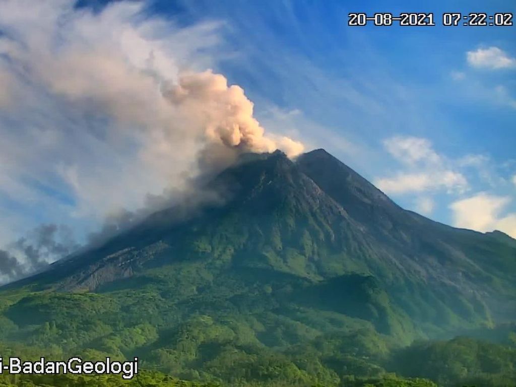 Gunung Merapi Erupsi Sore Ini, Jarak Luncur Awan Panas Capai 3 Km Gunung Merapi Erupsi Sore Ini, Jarak Luncur Awan Panas Capai 3 Km