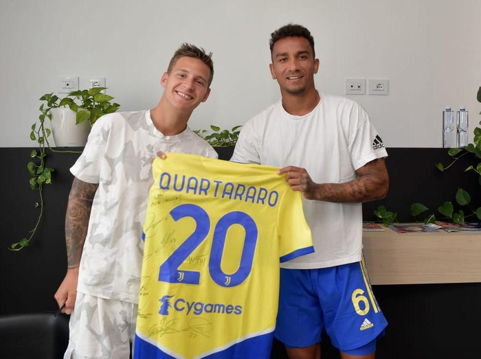 Fabio Quartararo bertemu Danilo di markas latihan Juventus, Turin, Kamis 19 Agustus 2021.