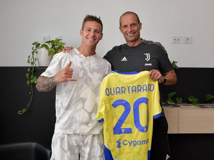 Fabio Quartararo dan pelatih Juventus, Massimiliano Allegri, di markas latihan Bianconeri, Turin, Kamis 19 Agustus 2021.
