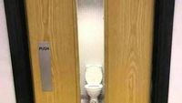 8 Toilet Ini Bikin Kamu Harus Pikir Berkali-kali Saat Mau Pakai