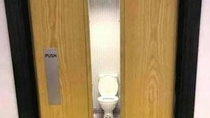8 Toilet Ini Bikin Kamu Harus Pikir Berkali-kali Saat Mau Pakai