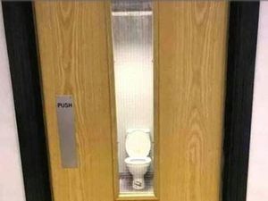 8 Toilet Ini Bikin Kamu Harus Pikir Berkali-kali Saat Mau Pakai