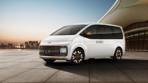 Lihat Dari Dekat Mewahnya Hyundai Staria, Calon Penjegal Toyota Alphard