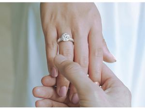 Sejarah Kelam Cincin Tunangan, Dulu Jadi Simbol Kontrak dan Kepatuhan Sejarah Kelam Cincin Tunangan, Dulu Jadi Simbol Kontrak dan Kepatuhan