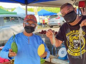 Imbas Pandemi, Komedian Legendaris Ini Sekarang Jadi Pedagang Buah