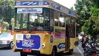 Bus Uncal Siap Antar Jemput Warga Vaksinasi