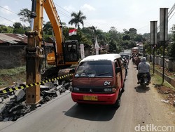 Macet Panjang Terjadi di Kawasan Tunggul Hideung Imbas Perbaikan Jalan