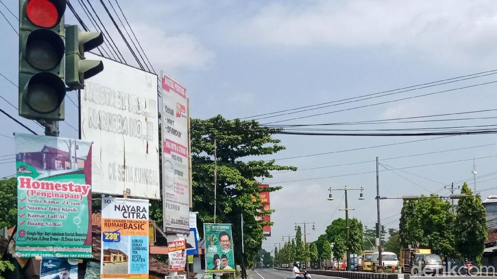 Menyedihkan, Traffic Light di Klaten Jadi Ajang Promosi