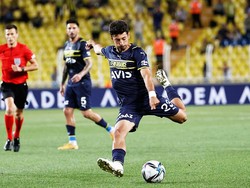 Pemain Fenerbahce Gagal Selebrasi gegara Jersey Puma