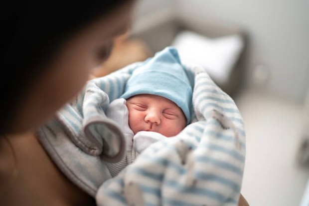 Nama bayi laki-laki terinspirasi dari bulan Agustus. Foto: Getty Images/FG Trade