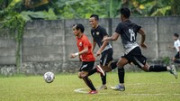 Laga yang berlangsung merupakan rangkaian persiapan Persija dalam menyambut Liga 1. Macan Kemayoran baru berlatih kurang dari sepekan sejak kembali ke lapangan pada, Jumat (13/8/). Latihan demi Latihan terus digelar demi mengejar kondisi fisik pemain yang kedodoran karena lama tak berlatih dan berlatih.