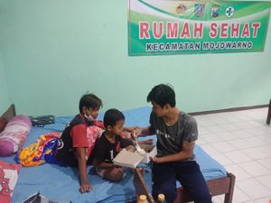 Pelajar Jombang Rawat 2 Adik di Tempat Isolasi Gegara Ibunya Meninggal COVID-19 Pelajar Jombang Rawat 2 Adik di Tempat Isolasi Gegara Ibunya Meninggal COVID-19