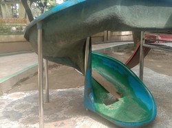 2 Bulan Berlalu, Perosotan Rusak di Depan Rumdin Gubsu Belum Juga Diperbaiki