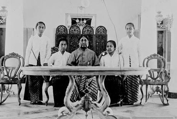 Meskipun berstatus bangsawan, Kartini tetap ingin diperlukan layaknya rakyat biasa.