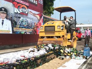 Ribuan Botol Miras Dimusnahkan di Cianjur, 6 Penjual Disanksi Tipiring