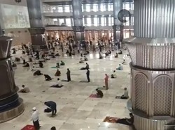 Suasana Salat Jumat Pertama di Masjid Istiqlal