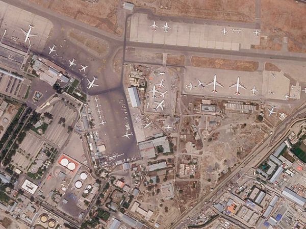 Satelit Rekam Momen Mencekam Warga Afghanistan Geruduk Bandara