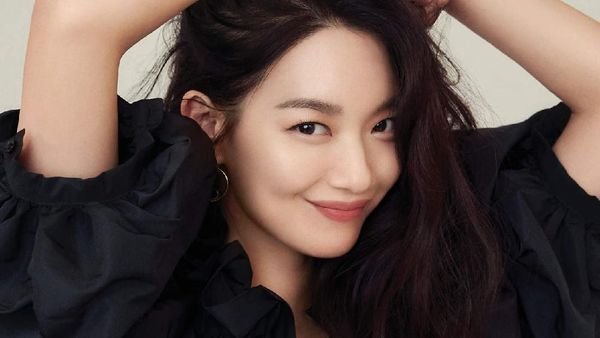 8 Gaya Shin Min Ah di Hometown Cha Cha Cha, Harga Tasnya Bikin Dompet Nangis