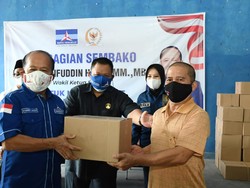 Syarief Hasan Salurkan Bantuan bagi Masyarakat di Cianjur