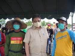 Airlangga Puji Pemprov Kalsel Bantu Warga Isoman dari Hasil Panen Petani