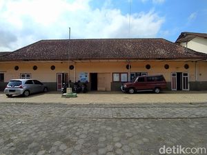Melihat Bekas Stasiun Kereta Api yang Kini Jadi Sekolah Melihat Bekas Stasiun Kereta Api yang Kini Jadi Sekolah