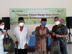 Peduli Warga Karawang, KGV3 Bagikan Sembako ke Warga Terdampak COVID