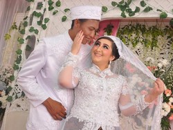 Kisah Perjuangan Bule Austria Demi Bertemu Suami Tukang Sapu DKI