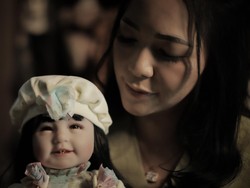 Inilah Sosok Furi Harun, Orang Tua Angkat 349 Boneka Arwah yang Viral