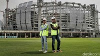 Ini adalah arsitek dari Jakpro yang terlibat dalam perencanaan Jakarta International Stadium. (Kanan) Arry Wibowo, Pria kelahiran 1984 lulusan Arsitek UGM tahun 2006. (Kiri) Fadillah Akmal Yusron, pria kelahiran 1994 lulusan Teknik Sipil Universitas Negeri Malang tahun 2013 ini bertindak sebagai Asisten Manager Konstruksi Jakpro yang juga ikut andil dalam pembagunan stadion ini. 