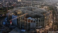 Pada pembangunan Jakarta International Stadium pihak Tim Konstruksi JIS  menggandeng BuroHappold Engineering dari Inggris yang juga merancang Olympic Stadium, Emirates Stadium kandang Arsenal, dan Tottenham Hotspur Stadium di London, UK. Hal itu guna memaksimalkan kontruksi pembangunan khususnya bagian atap, tribun dan sky view deck.