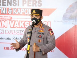 Kapolri Tinjau Vaksinasi-Bansos di Yogyakarta, Ingatkan Warga Disiplin Prokes