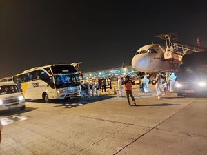 Pemerintah Pulangkan 121 WNI dan 8 Jenazah dari Taiwan Pemerintah Pulangkan 121 WNI dan 8 Jenazah dari Taiwan