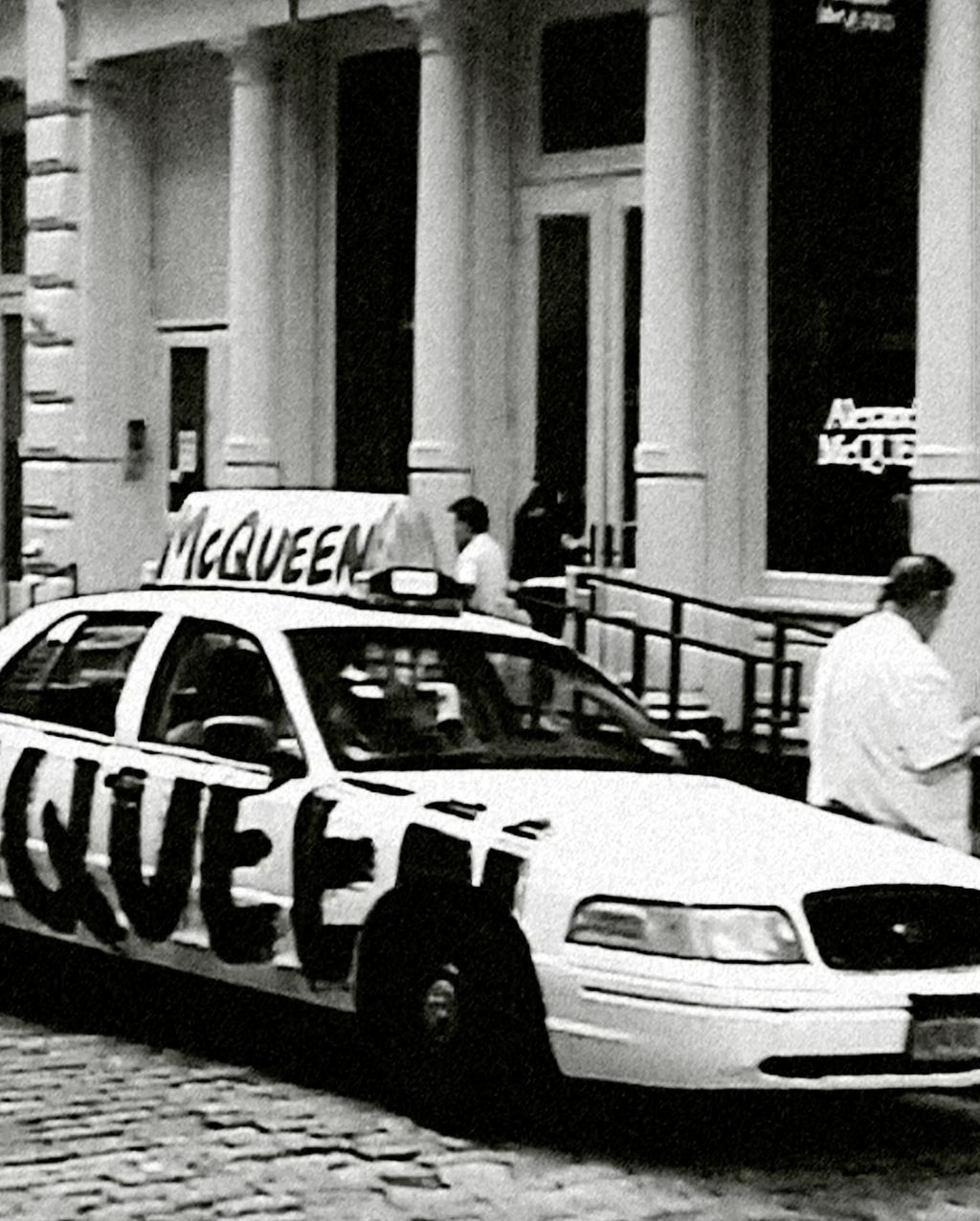 Koleksi grafiti Alexander McQueen