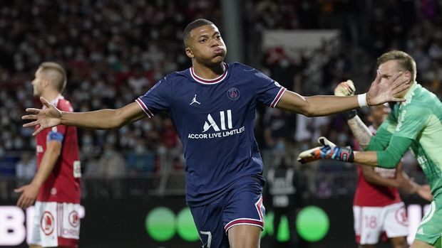 PSG's Kylian Mbappe celebrates after scoring his side's second goal during a French League One soccer match between Brest and PSG at the Francis-Le Ble stadium in Brest, France, Friday, Aug. 20, 2021. (AP Photo/Daniel Cole)