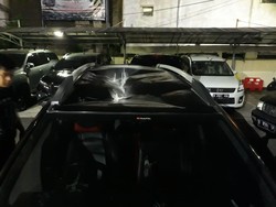 Pria Ini Ditangkap Gegara Lempari Mobil dengan Batu dari JPO Depan DPR