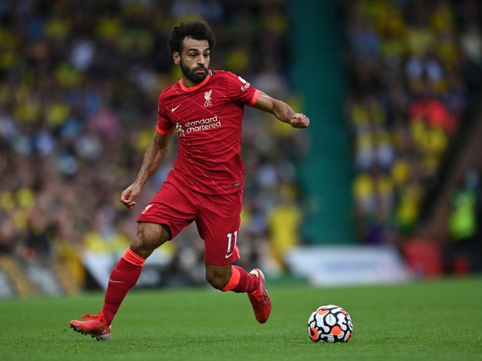 NORWICH, ENGLAND - AUGUST 14:  Mohamed Salah of Liverpool runs with the ball during the Premier League match between Norwich City  and  Liverpool at Carrow Road on August 14, 2021 in Norwich, England. (Photo by Shaun Botterill/Getty Images)