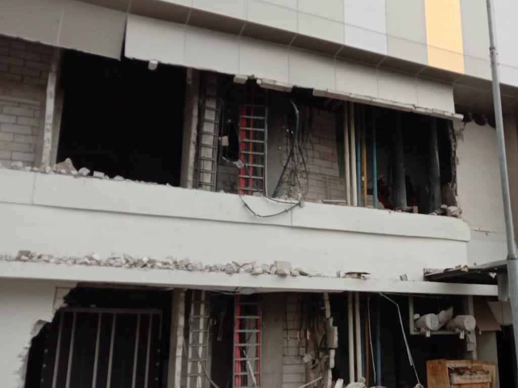 Damkar Belum Bisa Pastikan Sumber Ledakan di Margo City Depok Damkar Belum Bisa Pastikan Sumber Ledakan di Margo City Depok