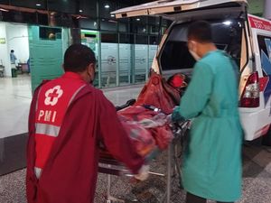 Pria Lumpuh yang Dirawat 2 Bocah Sudah Dibawa ke RS di Kota Malang Pria Lumpuh yang Dirawat 2 Bocah Sudah Dibawa ke RS di Kota Malang