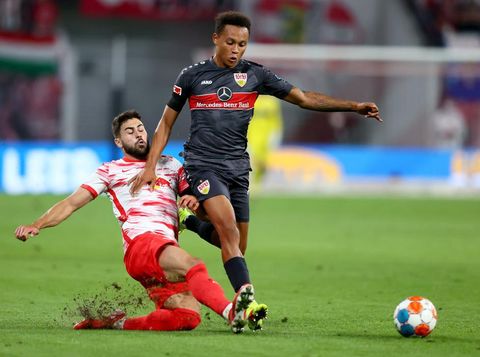 LEIPZIG, GERMANY - AUGUST 20: Josko Gvardiol (L) of RB Leipzig challenges Roberto Massimo of VfB Stuttgart during the Bundesliga match between RB Leipzig and VfB Stuttgart at Red Bull Arena on August 20, 2021 in Leipzig, Germany. (Photo by Martin Rose/Getty Images)