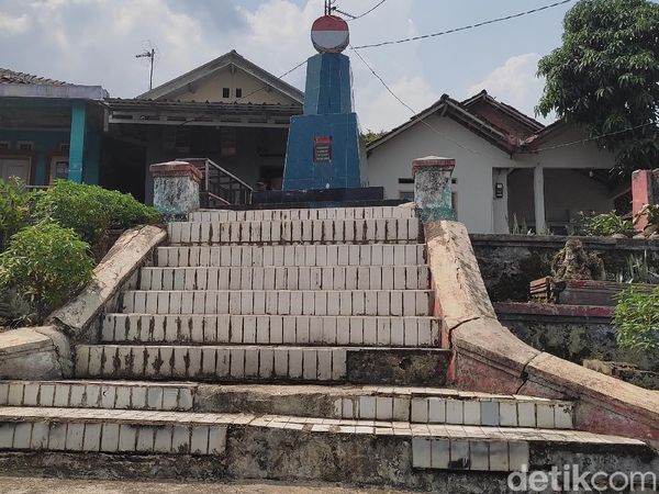 Foto: Tugu Gojali Buntung yang Bersejarah namun Terbengkalai