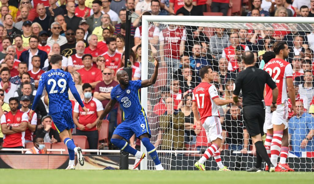 LONDON, ENGLAND - AUGUST 22: Romelu Lukaku of Chelsea celebrates after scoring their side's first goal during the Premier League match between Arsenal and Chelsea at Emirates Stadium on August 22, 2021 in London, England. (Photo by Michael Regan/Getty Images)