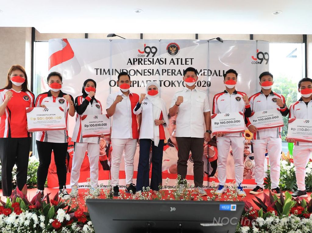 Crazy Rich Malang Penuhi Janji Guyur Bonus Peraih Medali Olimpiade Crazy Rich Malang Penuhi Janji Guyur Bonus Peraih Medali Olimpiade