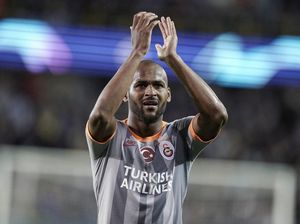 Hajar Teman Sendiri, Pemain Ini Kena Sanksi Larangan 8 Laga